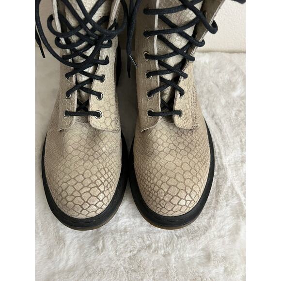 DR MARTENS women hi shine Snake print Boots Size 11 - Picture 3 of 14